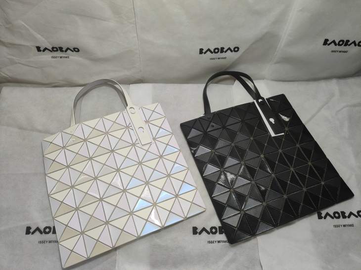 Picture of Issey Miyake Handbags _SKUfw164635525fw